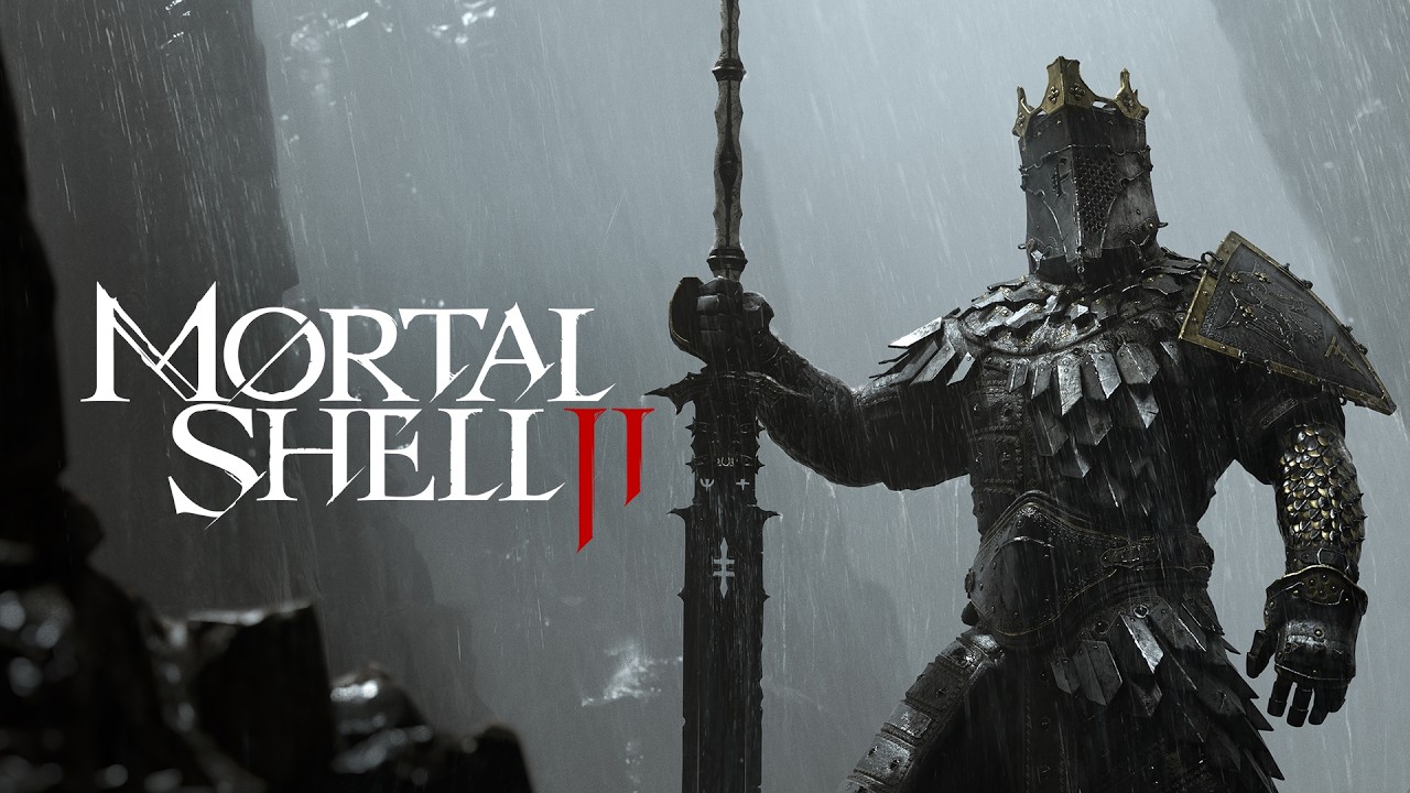 Arte promocional do jogo Mortal Shell II. À direita, um guerreiro imponente veste uma armadura pesada de placas escuras e escamosas, usando um elmo fechado coroado de ouro. Ele segura uma enorme espada vertical apoiada no chão sob uma chuva intensa. À esquerda, destaca-se o logotipo "MORTAL SHELL" em letras brancas estilizadas com traços nórdicos, acompanhado pelo algarismo romano "II" em vermelho vivo. O cenário de fundo é sombrio, composto por montanhas rochosas e uma atmosfera cinzenta e enevoada.